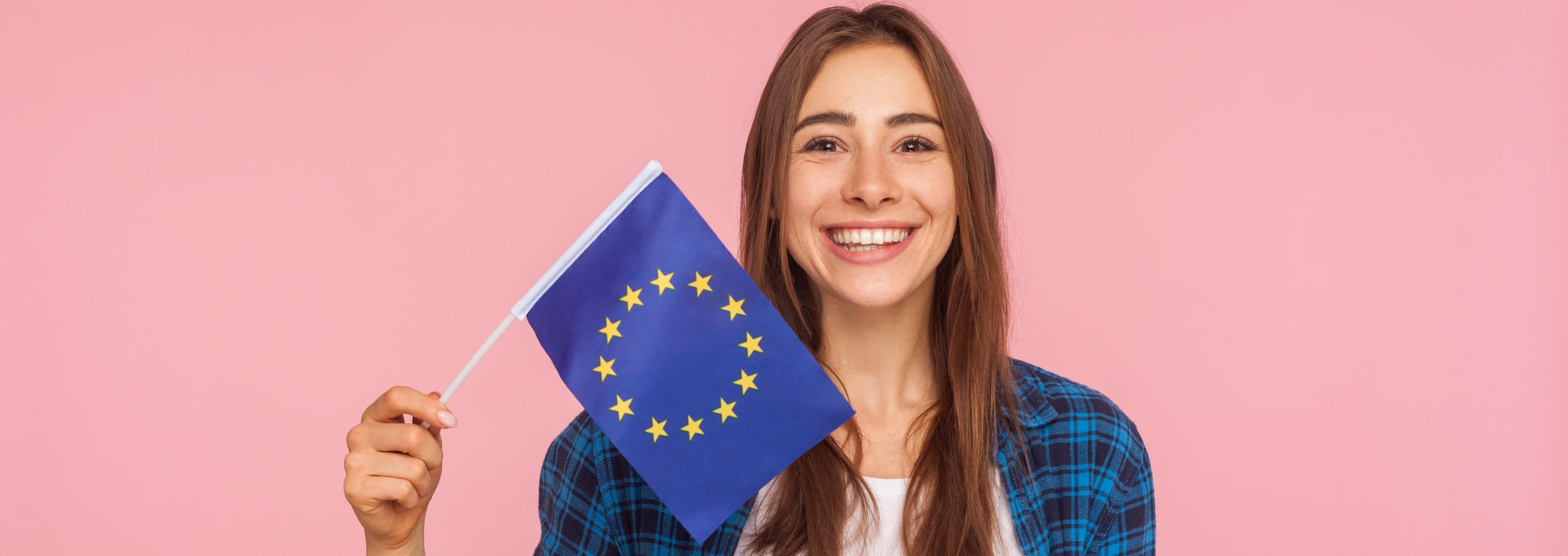 Asociatyvinė merginos su ES vėliava nuotrauka