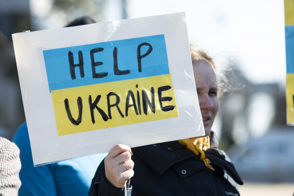 Help Ukraine plakatas